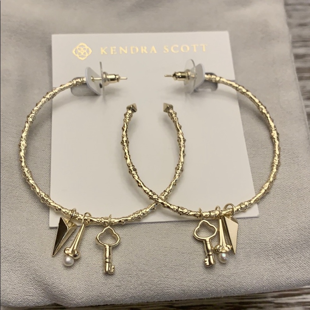 🆕 Kendra Scott Shiloh Hoop Earrings in Gold Metal